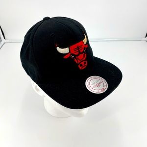 Chicago Bulls Hat Cap Snap Back Black Red NBA Basketball Mitchell Ness Mens